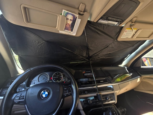 Parasole installato nell’abitacolo di un’auto