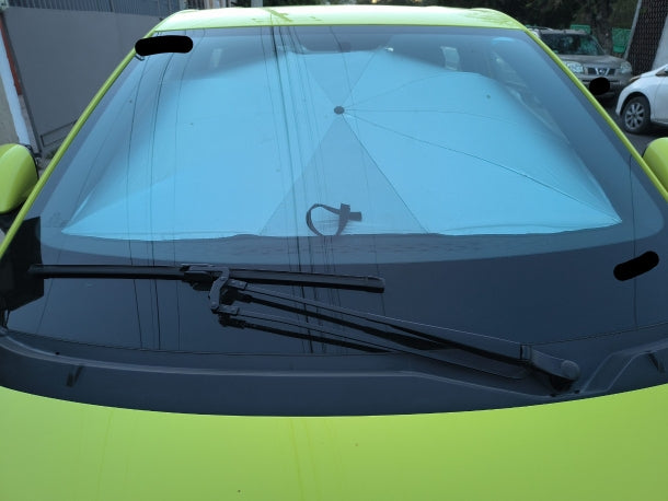 Parasole installato su un’auto